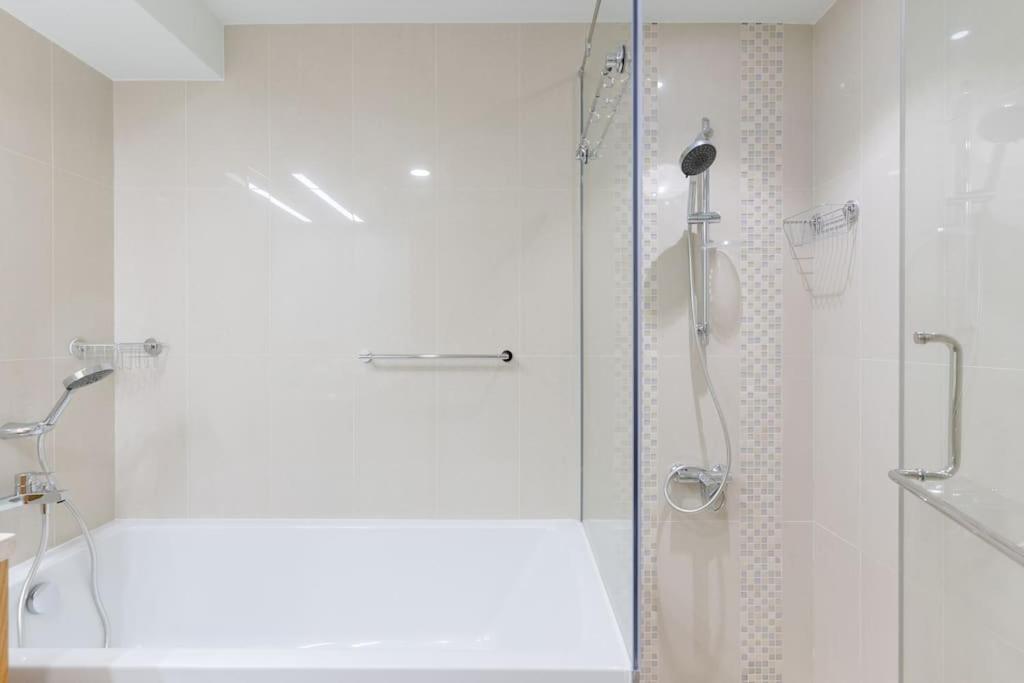 Apartment New L Full Burj Khalifa View L Next To Mall *