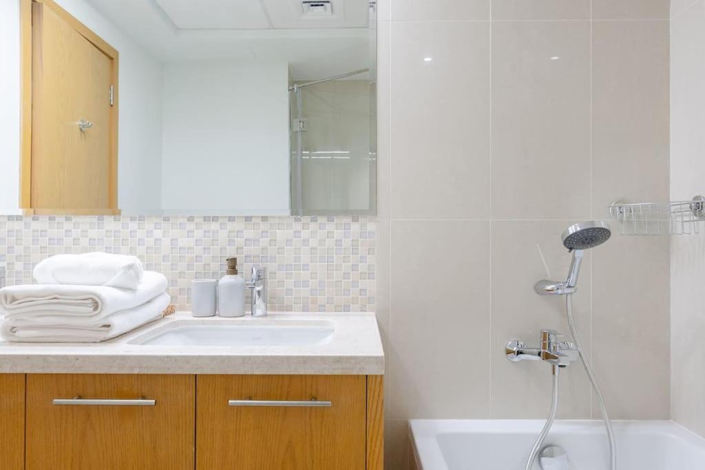 Apartment New L Full Burj Khalifa View L Next To Mall *